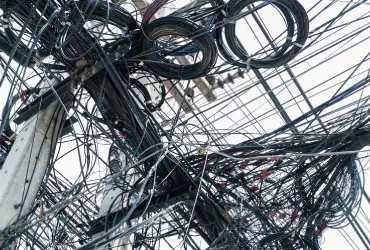 Beneficios de los enrolladores industriales en una nave industrial